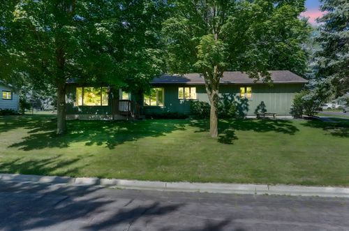 3802 W Amber Lake Dr, Fairmont, MN, 56031-2402 | Card Image