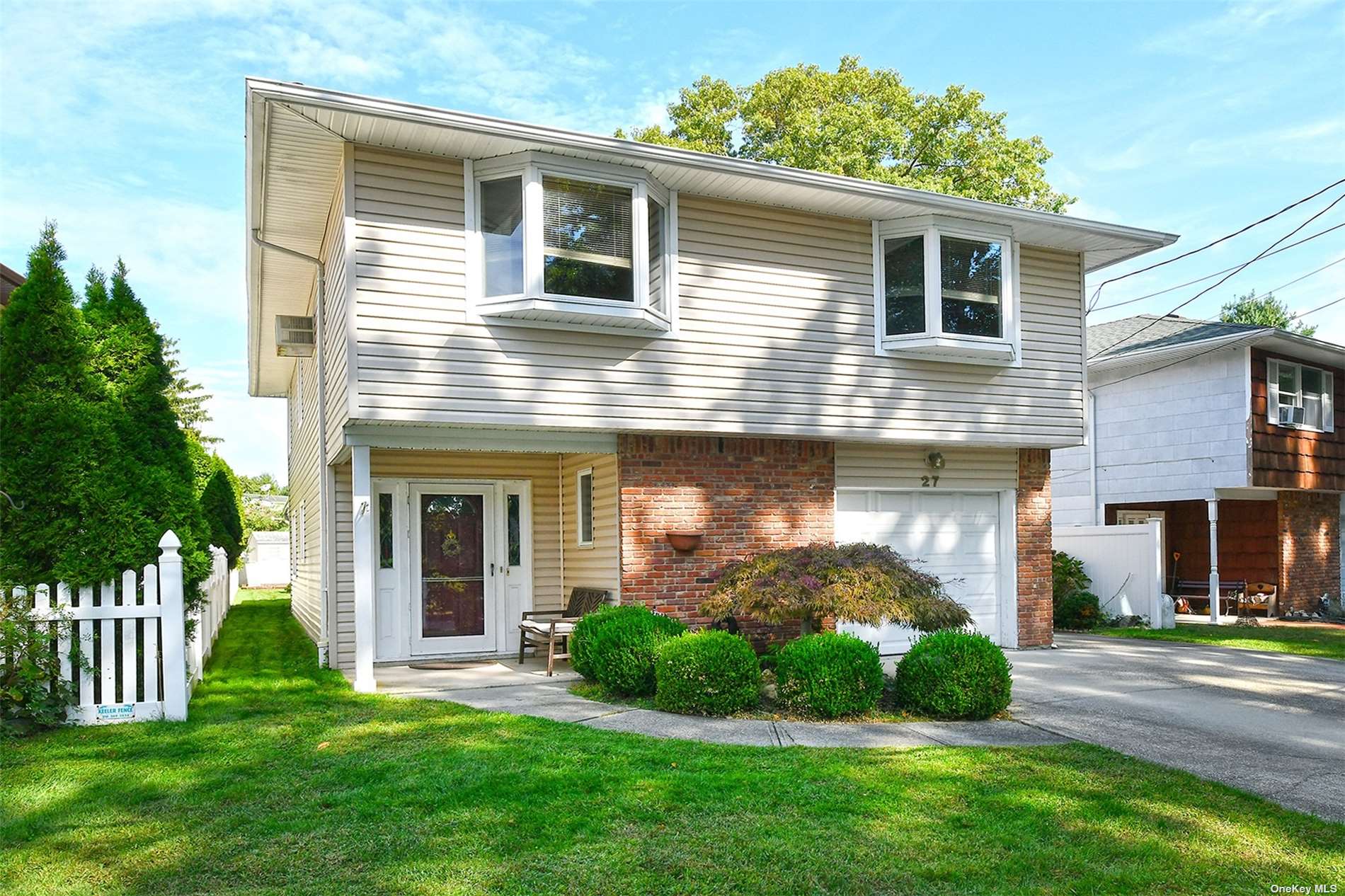 Horton Dr, Huntington Station, NY 11746