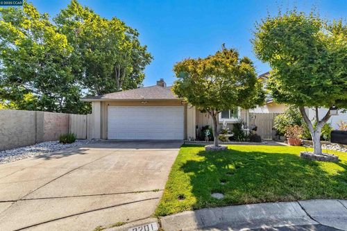 2201 Glenmount Dr, Pittsburg, CA, 94565-5343 | Card Image