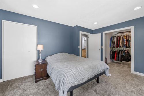 3365 Tulane Ave, Iowa City, IA, 52245-4037 | Card Image