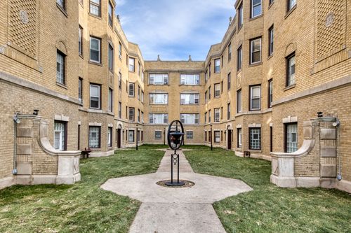 apt-k3-7379 Damen Ave, Chicago, IL, 60645-2326 | Card Image