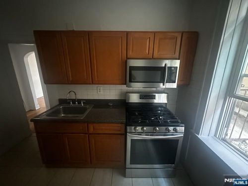 311 Queen Anne, Teaneck, NJ, 07666 | Card Image