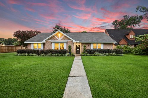 9211 Olathe St, Houston, TX, 77055-4508 | Card Image