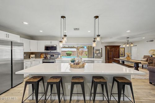 2802 E Mission Ln, Phoenix, AZ, 85028-5325 | Card Image