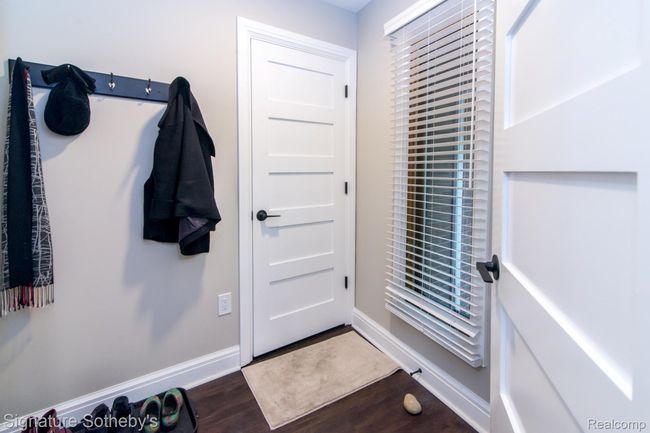 Large Mud Room | Image 12