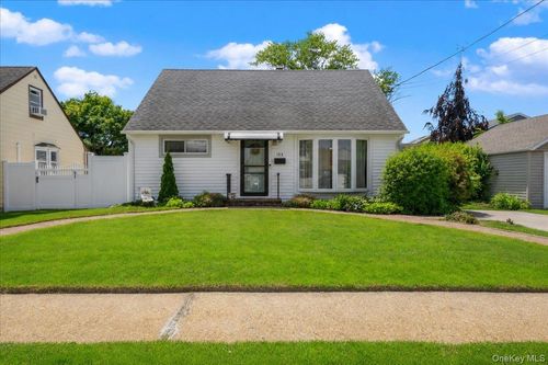 104 Franklin Pl, Massapequa, NY, 11758-7020 | Card Image