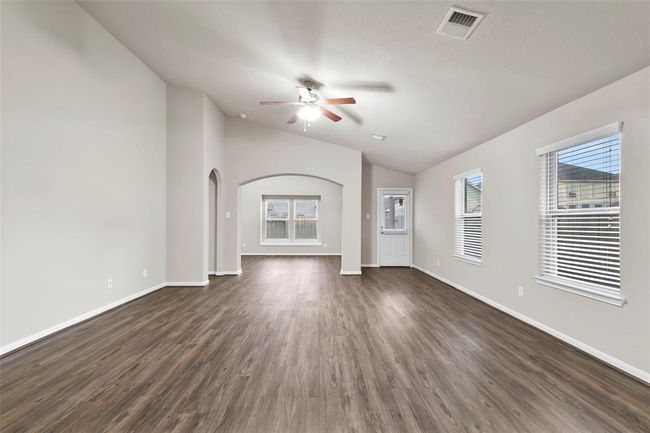 Large family room for entertaining or just relaxation! | Image 13