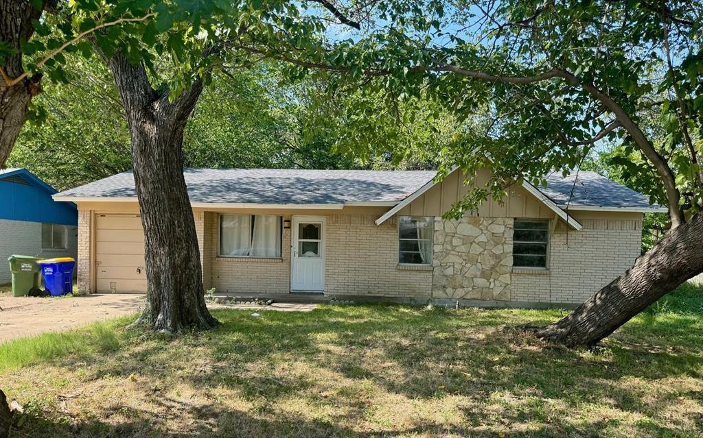 Hanson Dr, Watauga, TX 76148