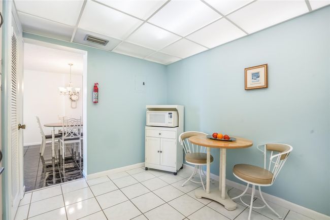 APT-1008 - 3113 S Ocean Dr, Condo with 2 bedrooms, 2 bathrooms and null parking in Hallandale Beach FL | Image 14