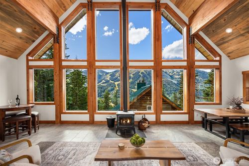 101 Gold Hill Rd E, Enumclaw, WA, 98022-7944 | Card Image