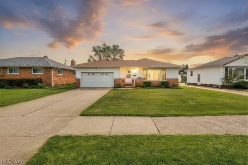1299 Jackie Ln, Mayfield Heights, OH, 44124-1824 | Card Image