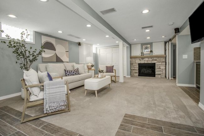 Large lower level family room | Image 27