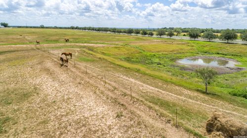 404 Annies Ln, La Vernia, TX, 78121-3918 | Card Image