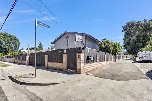 15012 Wyandotte, Los Angeles, CA, 91405 | Card Image