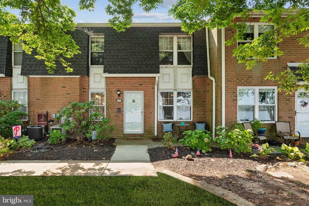 Harbour Dr, Palmyra, NJ 08065