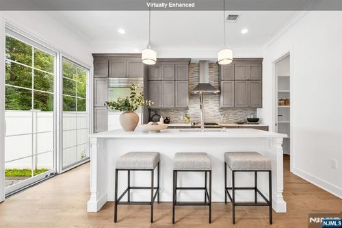 11 Gabriel Ct, Paramus, NJ, 07652-1868 | Card Image