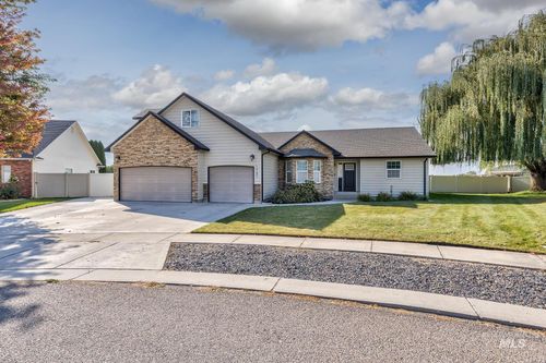 1747 Hickory Ave, Fruitland, ID, 83619-3824 | Card Image
