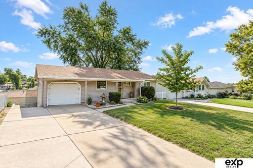 7201 Wood River Dr, Bellevue, NE, 68157-2166 | Card Image