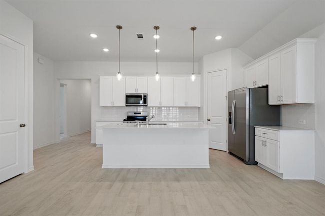 515 Ruby Bend Ln, House other with 3 bedrooms, 2 bathrooms and 2 parking in Montgomery TX | Image 4