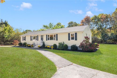 622 Dry Bridge Rd, North Kingstown, RI, 02852-5215 | Card Image