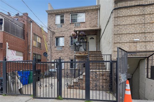2722 Wallace Ave, Bronx, NY, 10467-8885 | Card Image