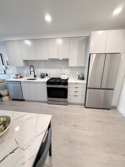 203-13258 105 Ave, Surrey, BC, V3T1Z1 | Card Image