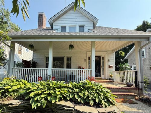 31 Jacobson Ave, Huntington, NY, 11743-4323 | Card Image