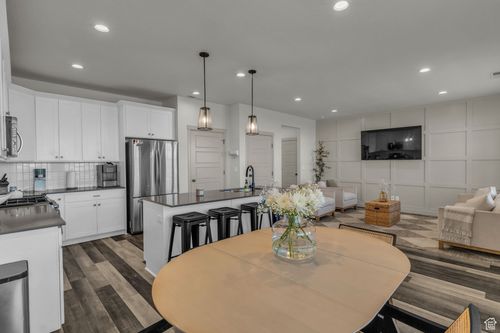 5829 W Lake Ave, South Jordan, UT, 84009-1429 | Card Image