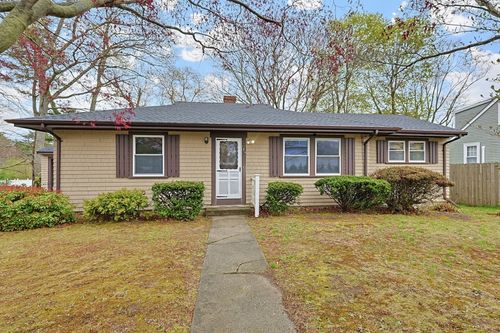 164 Cross Rd, Dartmouth, MA, 02747-1902 | Card Image