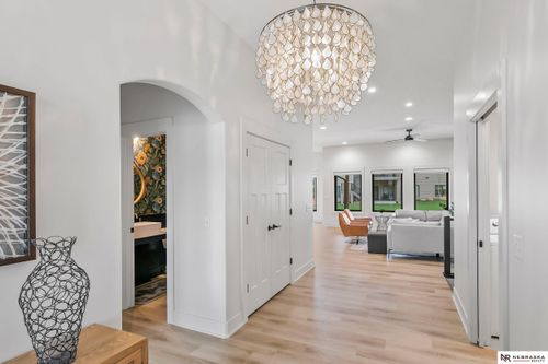 8819 Appaloosa Ln, Lincoln, NE, 68520-1521 | Card Image