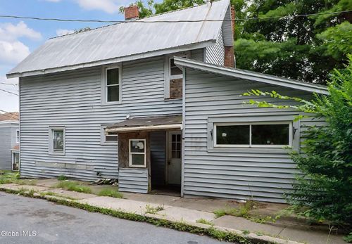 18 Cross St, Fort Plain, NY, 13339-1207 | Card Image