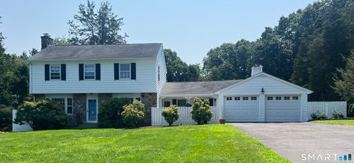 27 Brittany Ave, Trumbull, CT, 06611-1104 | Card Image