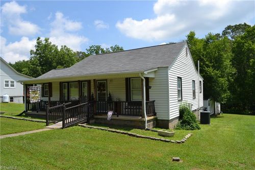 120 Lemons St, Stoneville, NC, 27048-8702 | Card Image