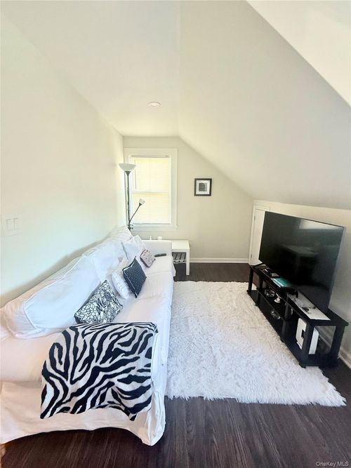 3-130 Clinton Ave, New Rochelle, NY, 10801-2401 | Card Image