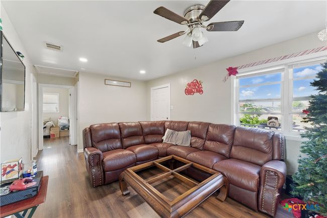 556 Gode Ln, House other with 3 bedrooms, 2 bathrooms and null parking in New Braunfels TX | Image 5