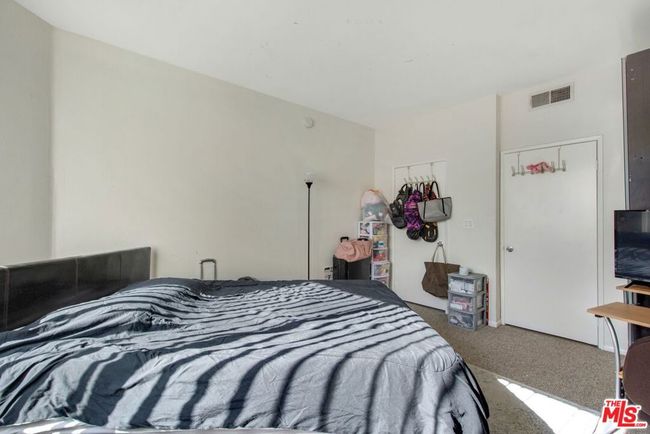UNIT-2 - 19009 Sherman Way, Condo with 1 bedrooms, 1 bathrooms and 2 parking in Reseda CA | Image 15