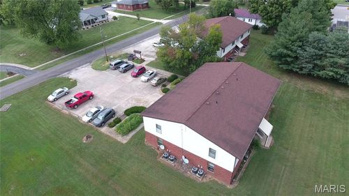 818 6th St, Carrollton, IL, 62016-1400 | Card Image