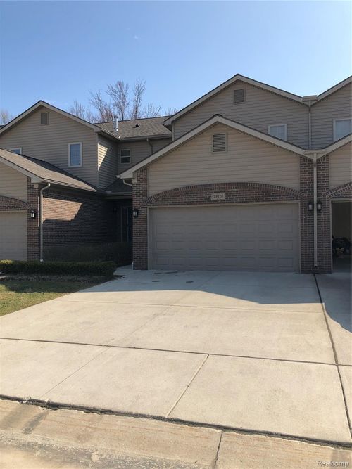 29126 Timber Woods Dr, Chesterfield, MI, 48047-5747 | Card Image