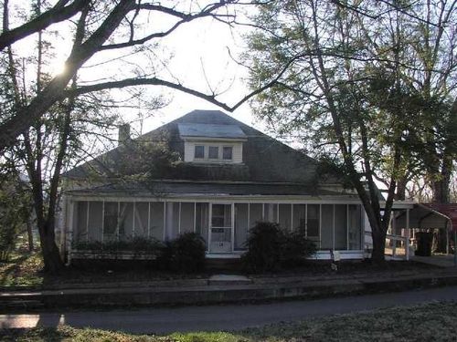 39 Washington Ave, Mason, TN, 38049-7051 | Card Image
