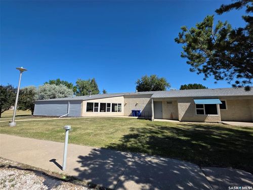 208 Railway Ave E, Kincaid, SK, S0H2J0 | Card Image