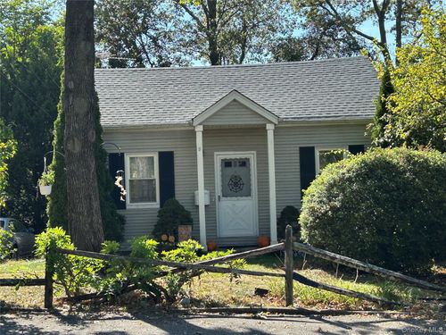 8 Bayard Ave, Bayville, NY, 11709-1915 | Card Image