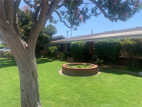 8438 Venus Dr, Buena Park, CA, 90620-3358 | Card Image