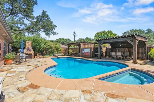 1946 Oakbluff Dr, Carrollton, TX, 75007-1510 | Card Image