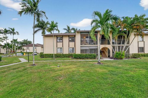 c2-426 Pine Glen Ln, Greenacres, FL, 33463-8524 | Card Image