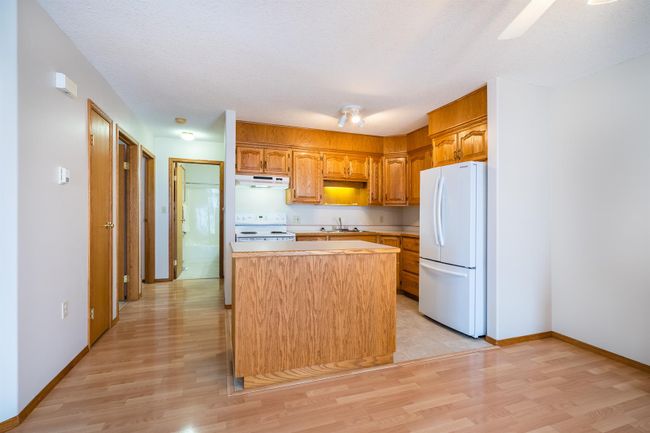 4802 46 Street, Home with 2 bedrooms, 1 bathrooms and 2 parking in Lloydminster SK | Image 9
