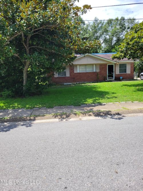 422 Whispering Pine Dr, Ocean Springs, MS, 39564-4224 | Card Image