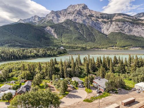 {{alt}} | Card Image