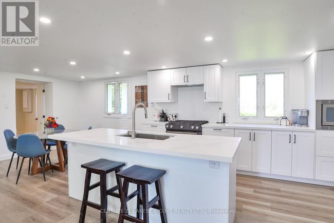 3568 W Amilia Drive W, House other with 2 bedrooms, 2 bathrooms and 10 parking in Ramara ON | Image 7