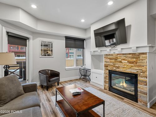 c105-3720 Sundial Ct, Park City, UT, 84098-6467 | Card Image