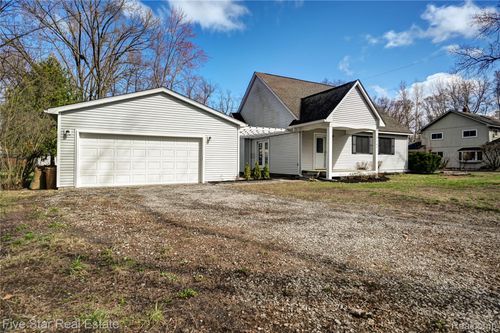 3165 Chenoa St, Commerce Township, MI, 48382-4106 | Card Image